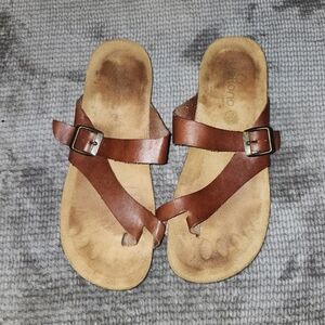 Yokono Womens Sandals,  Size 9.5 Cognac, Leather, Cross Toe, Buckle,